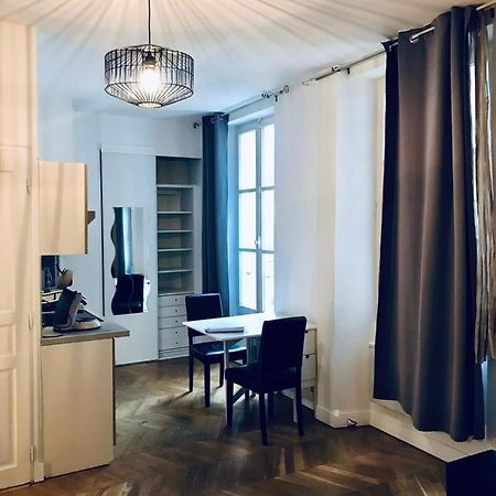 The Spot In The Center On Fontainebleau Apartment Luaran gambar
